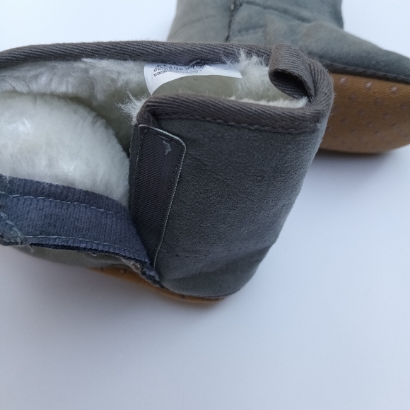 Old Navy soft Baby boots size 6-12 months old Go cozy boots gray - Picture 2 of 6